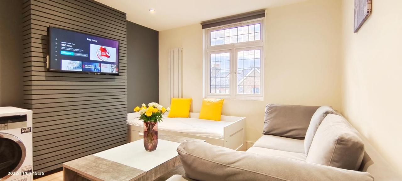 First Floor Flat 1 Northwood Лондон