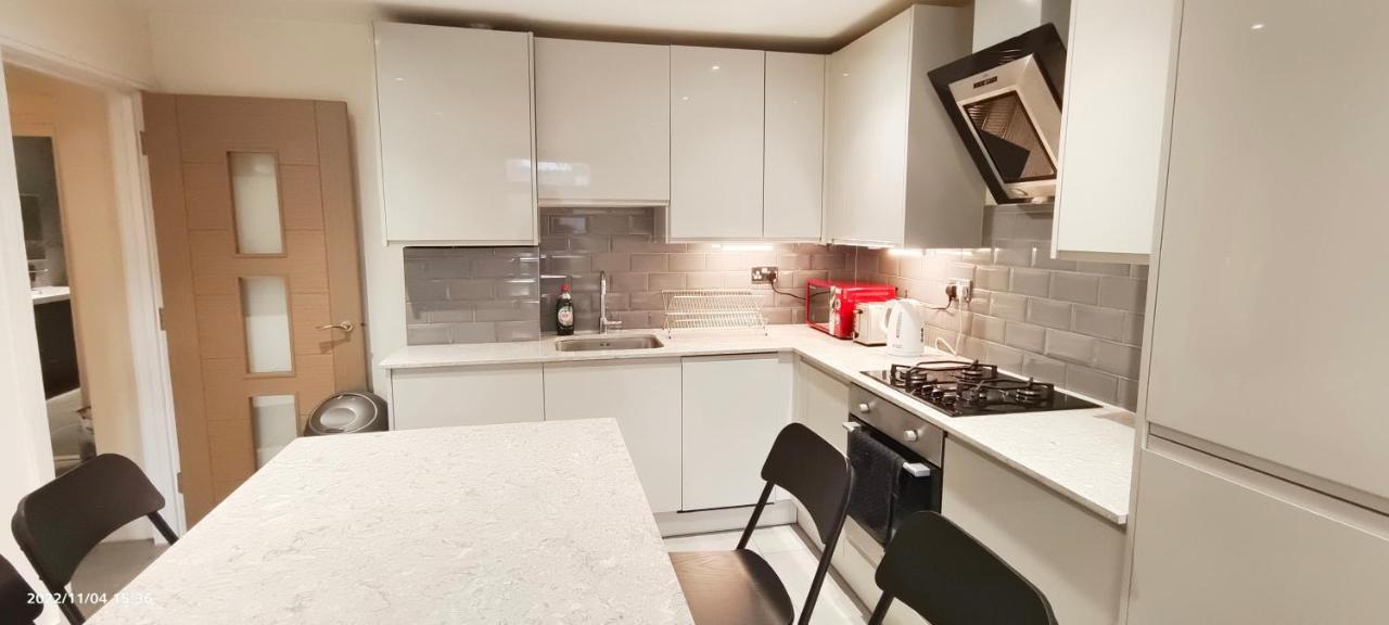 First Floor Flat 1 Northwood Апартаменты