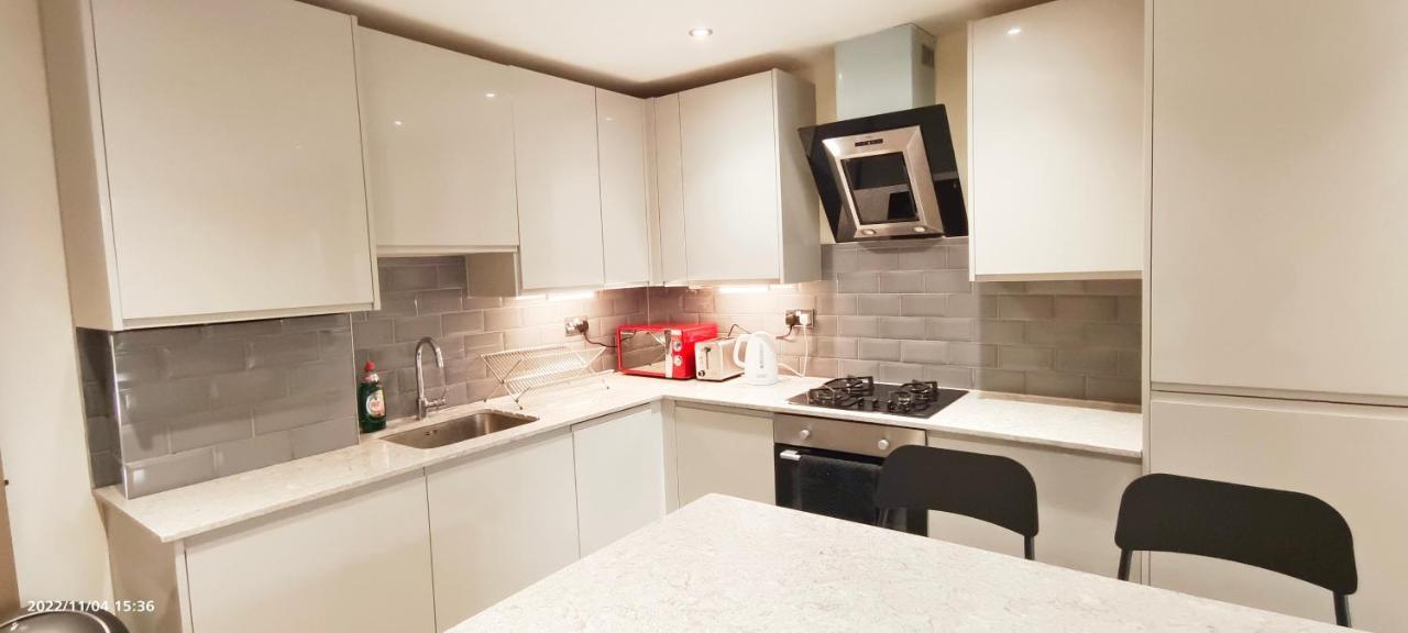 First Floor Flat 1 Northwood * Лондон