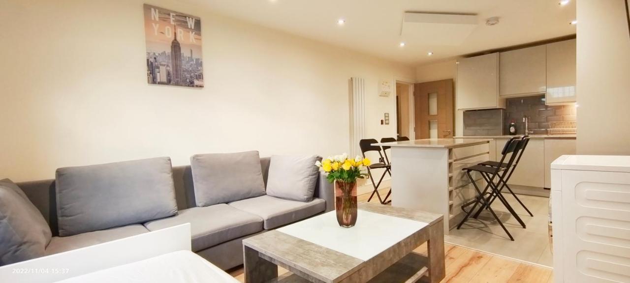First Floor Flat 1 Northwood Лондон