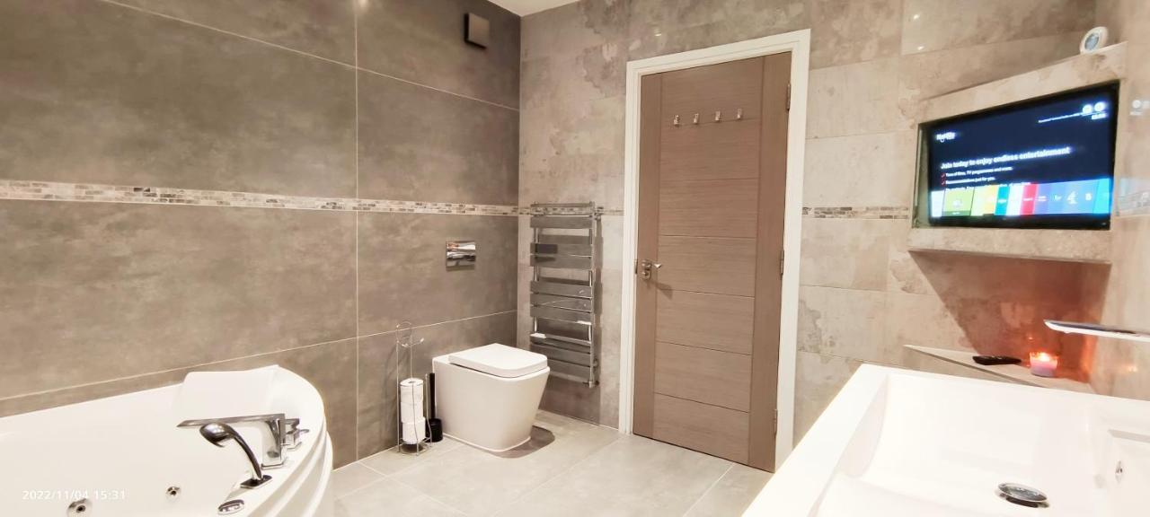First Floor Flat 1 Northwood Апартаменты Лондон