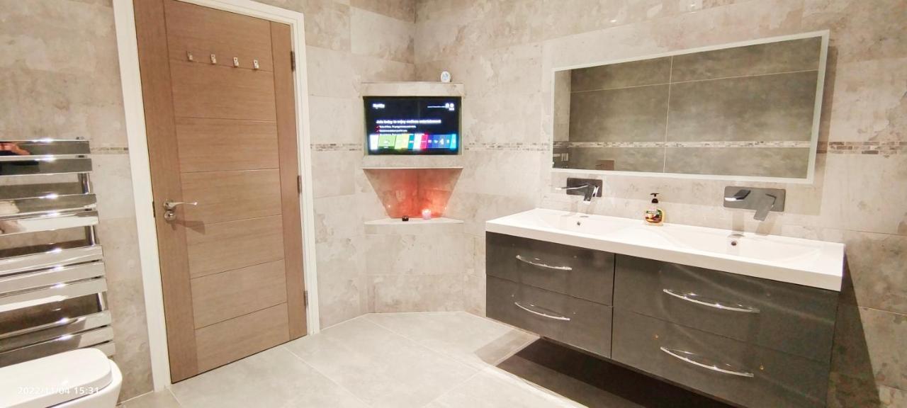 Апартаменты First Floor Flat 1 Northwood