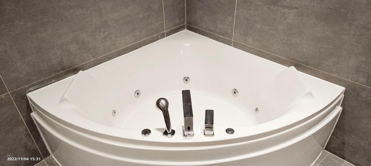 First Floor Flat 1 Northwood * Лондон