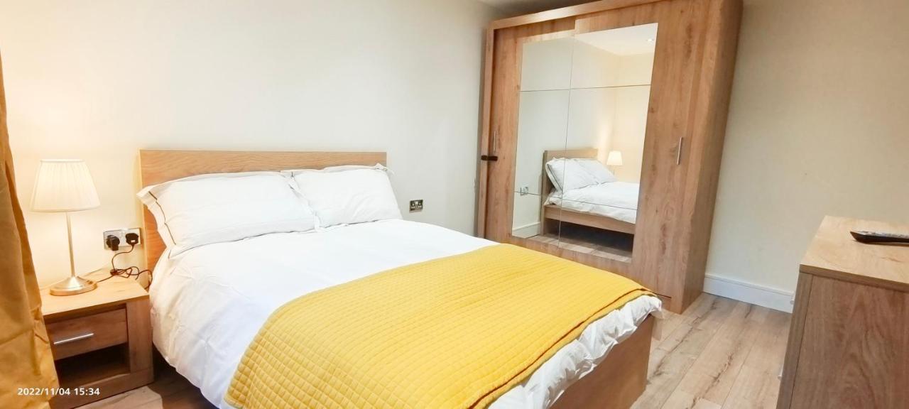 Апартаменты First Floor Flat 1 Northwood Лондон