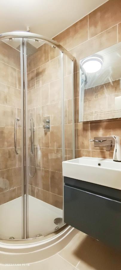 First Floor Flat 1 Northwood Апартаменты *
