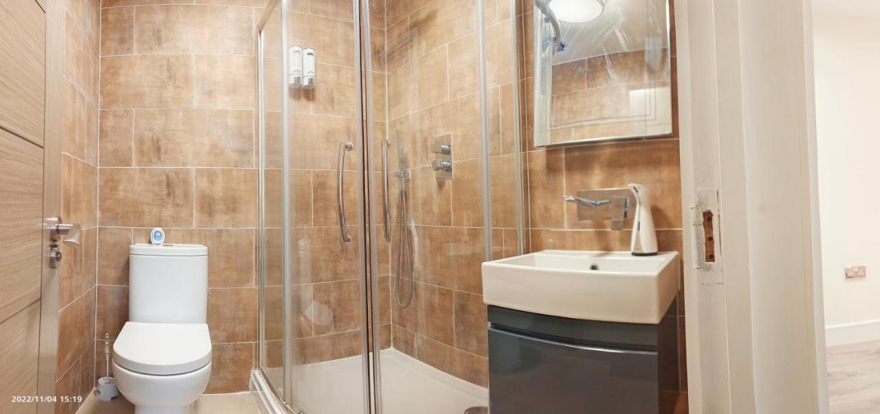 Апартаменты First Floor Flat 1 Northwood